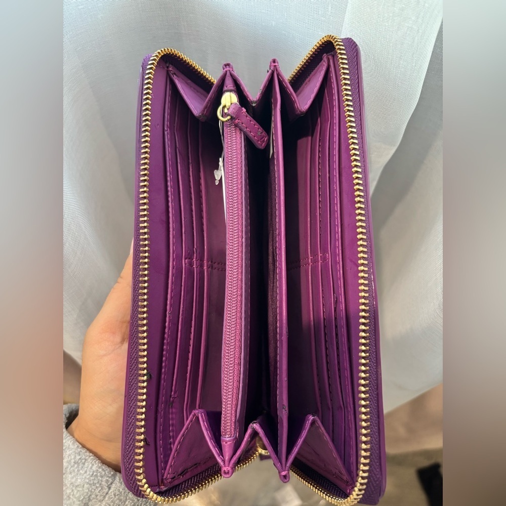 Coach F49508 Patent Signature Iris Purple Long
Bow Heart Zip Wallet (2012-2013) - Picture 5 of 12